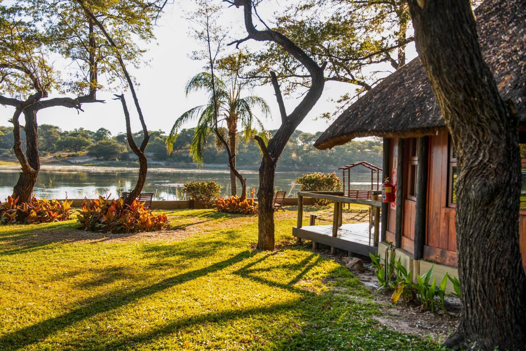 Gondwana Hakusembe River Lodge Rundu Buitenkant foto