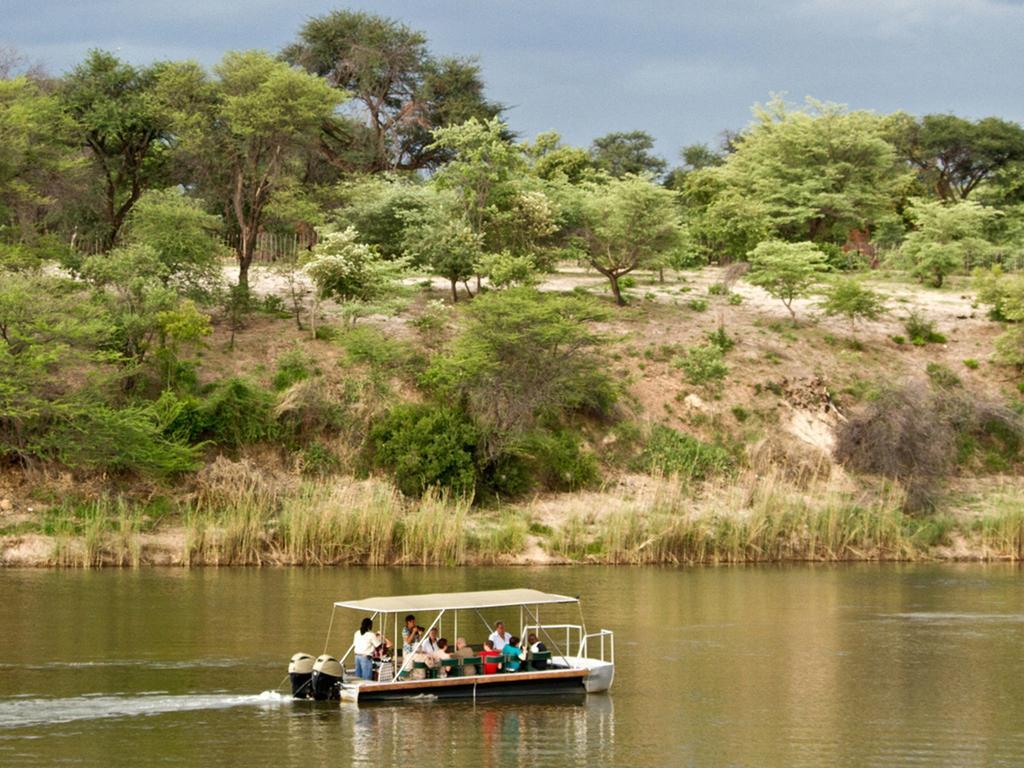 Gondwana Hakusembe River Lodge Rundu Buitenkant foto