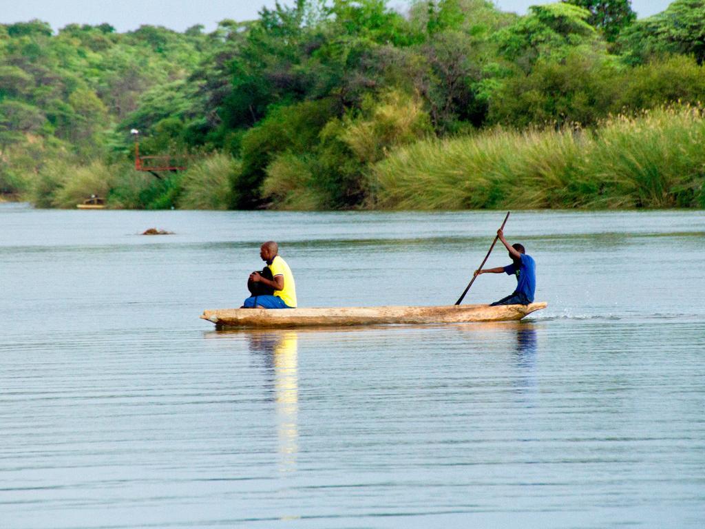 Gondwana Hakusembe River Lodge Rundu Buitenkant foto