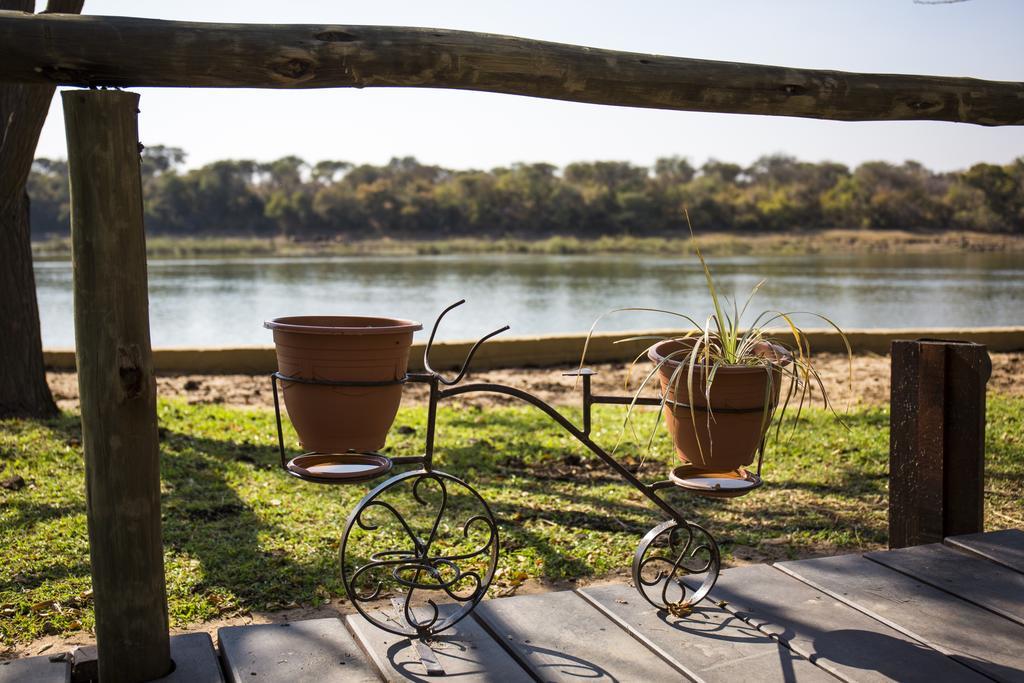 Gondwana Hakusembe River Lodge Rundu Buitenkant foto