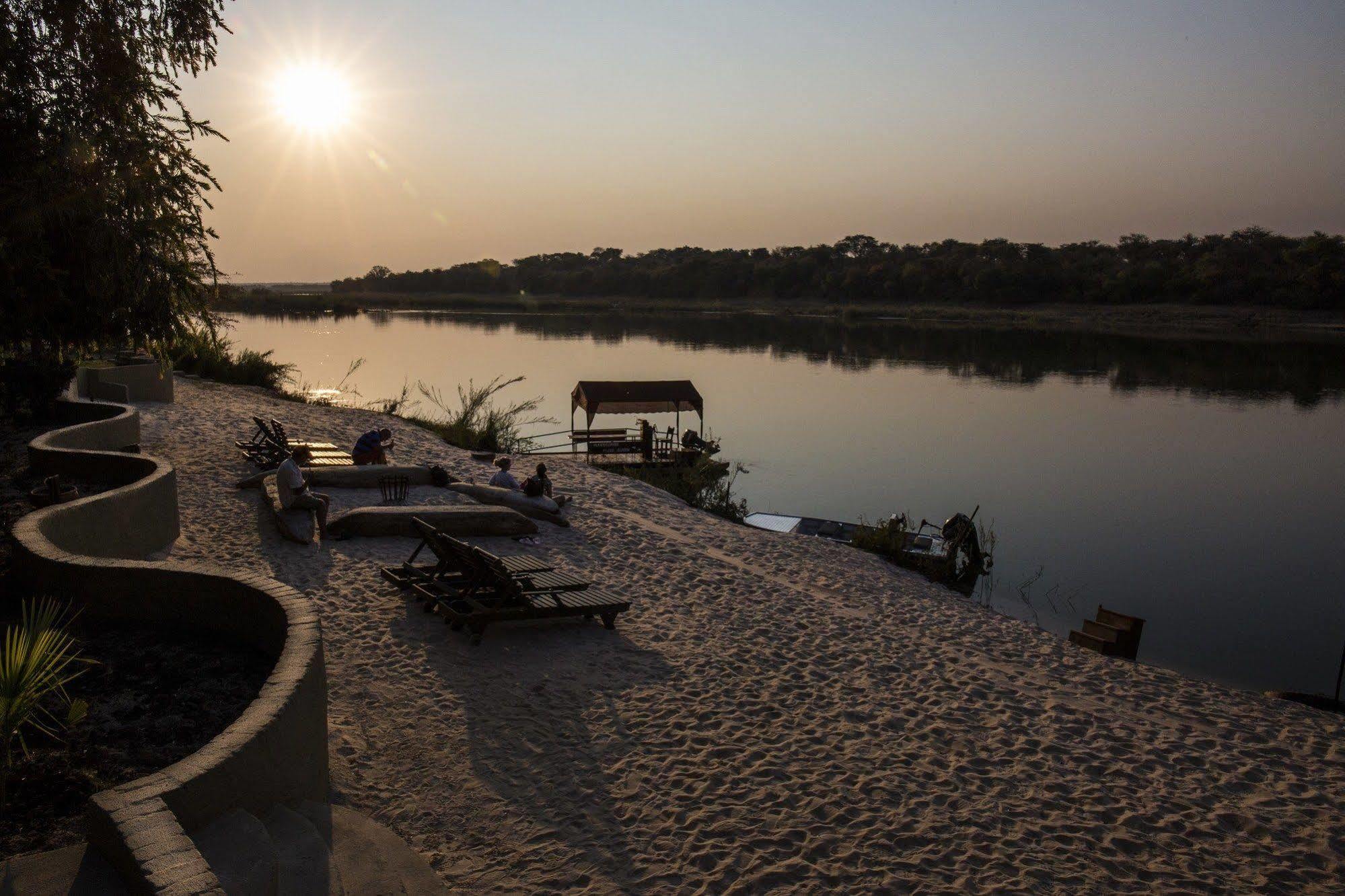 Gondwana Hakusembe River Lodge Rundu Buitenkant foto